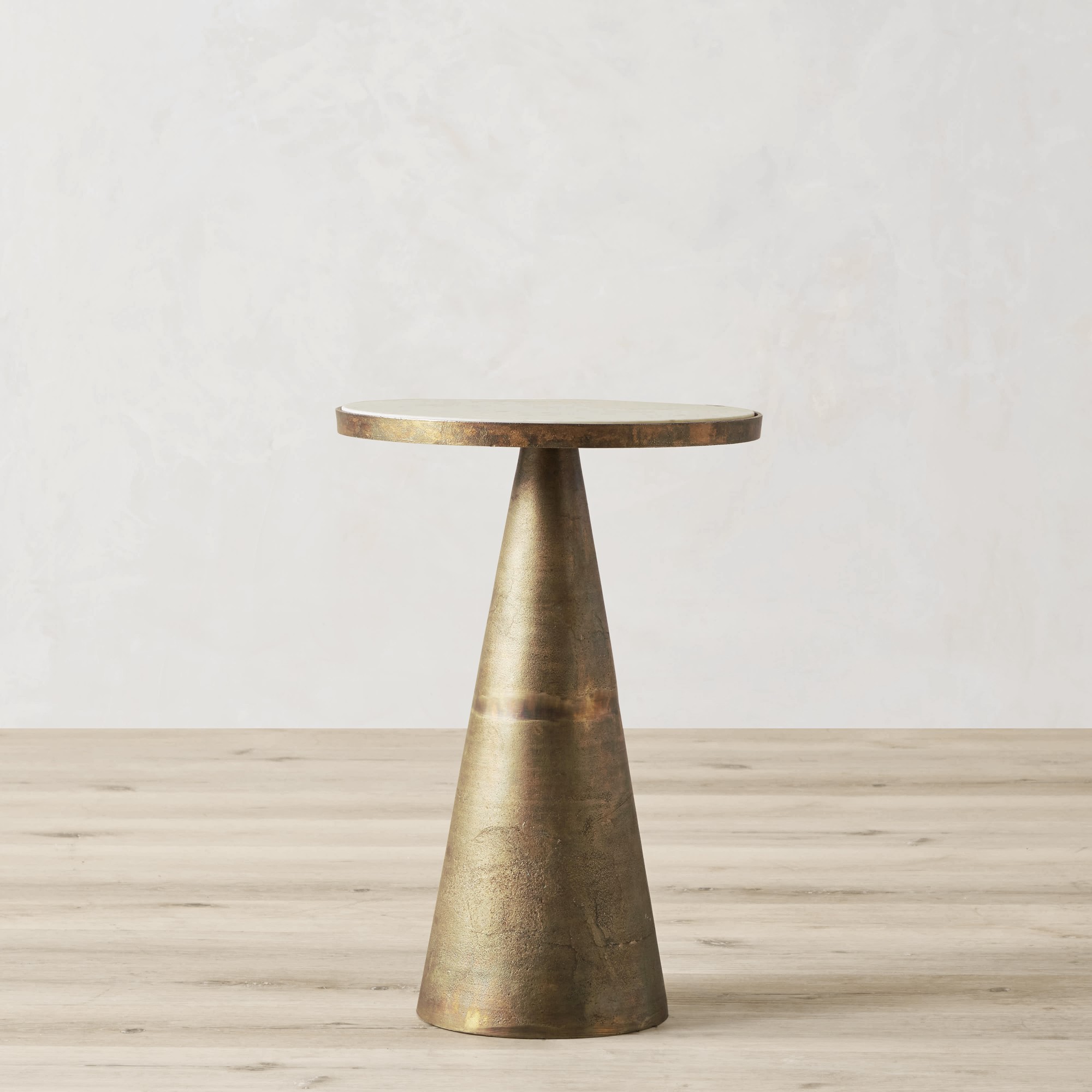 Lark Accent Table (15.5