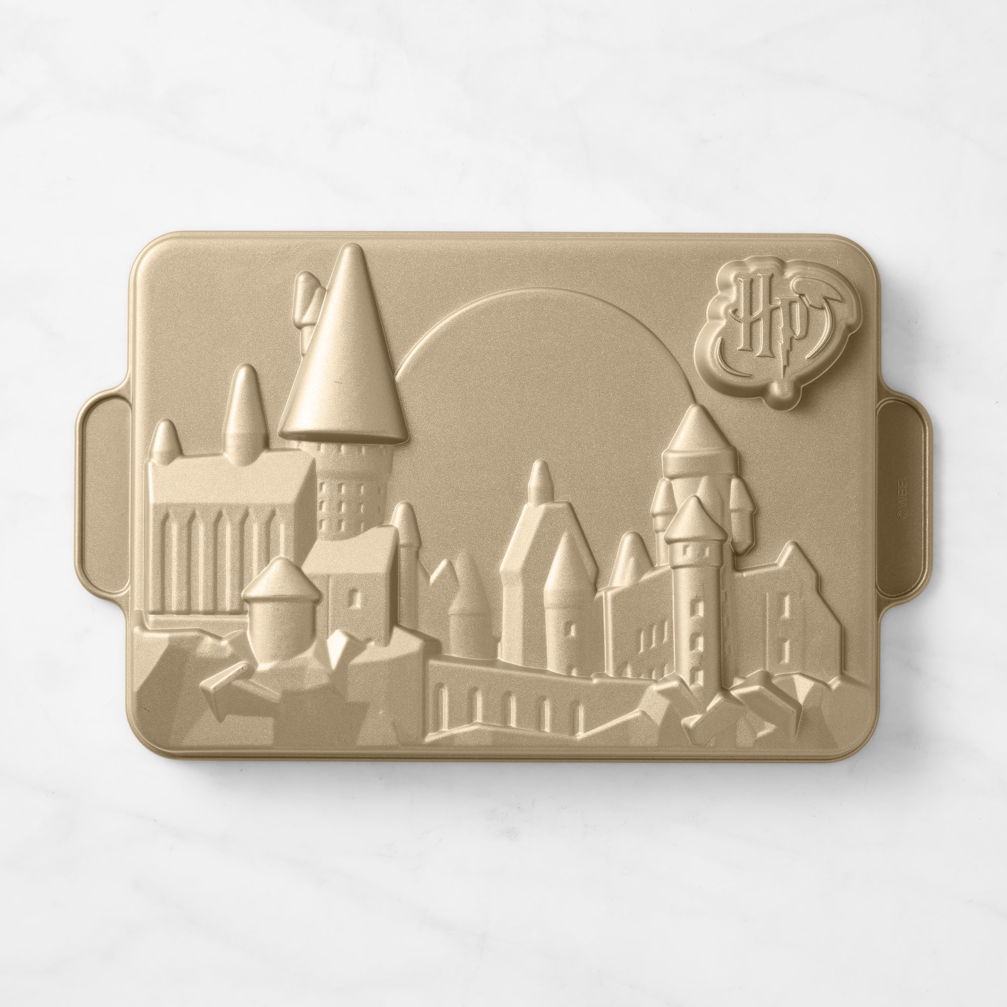 HARRY POTTER™ Hogwarts Cast Aluminum Nonstick Cake Pan, 13