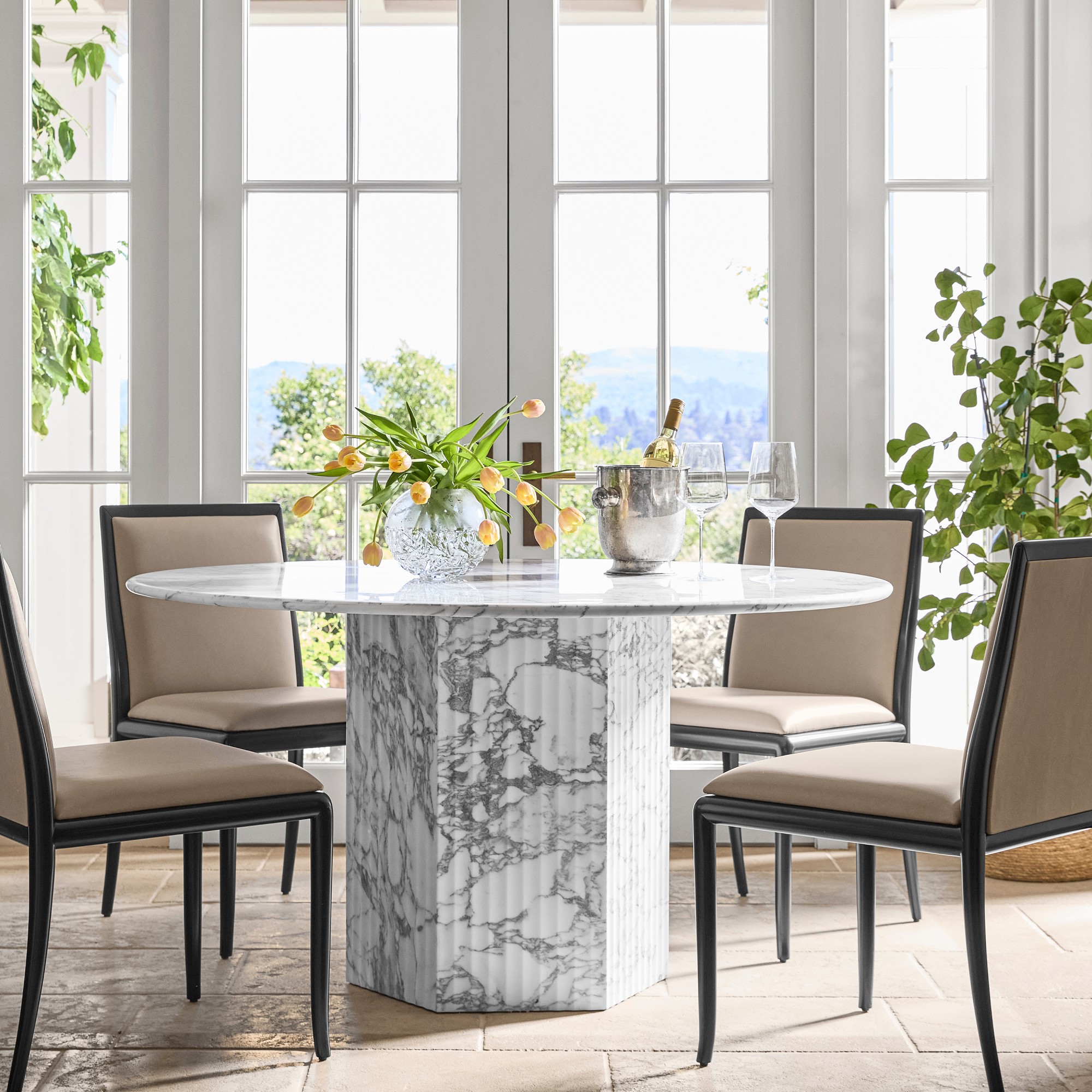 Vittoria Round Dining Table (56