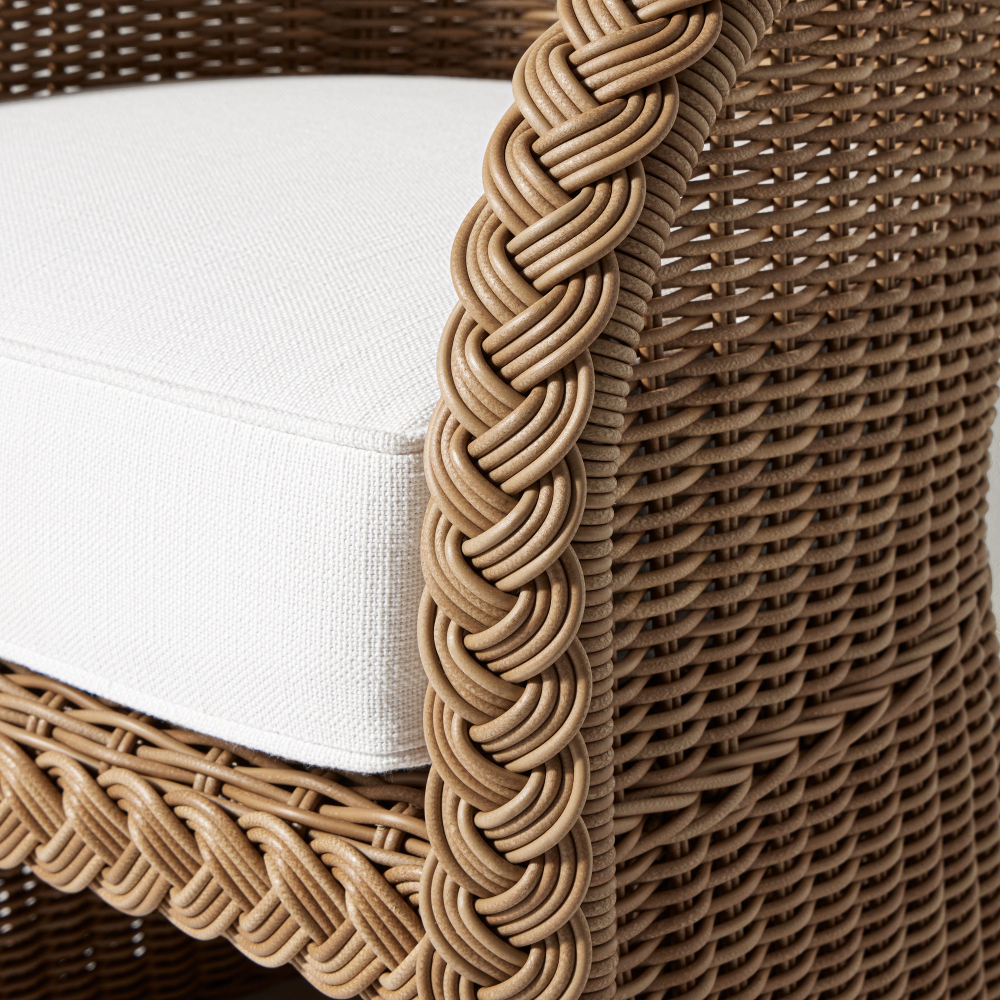 AERIN East Hampton Dining Table & Dining Chairs