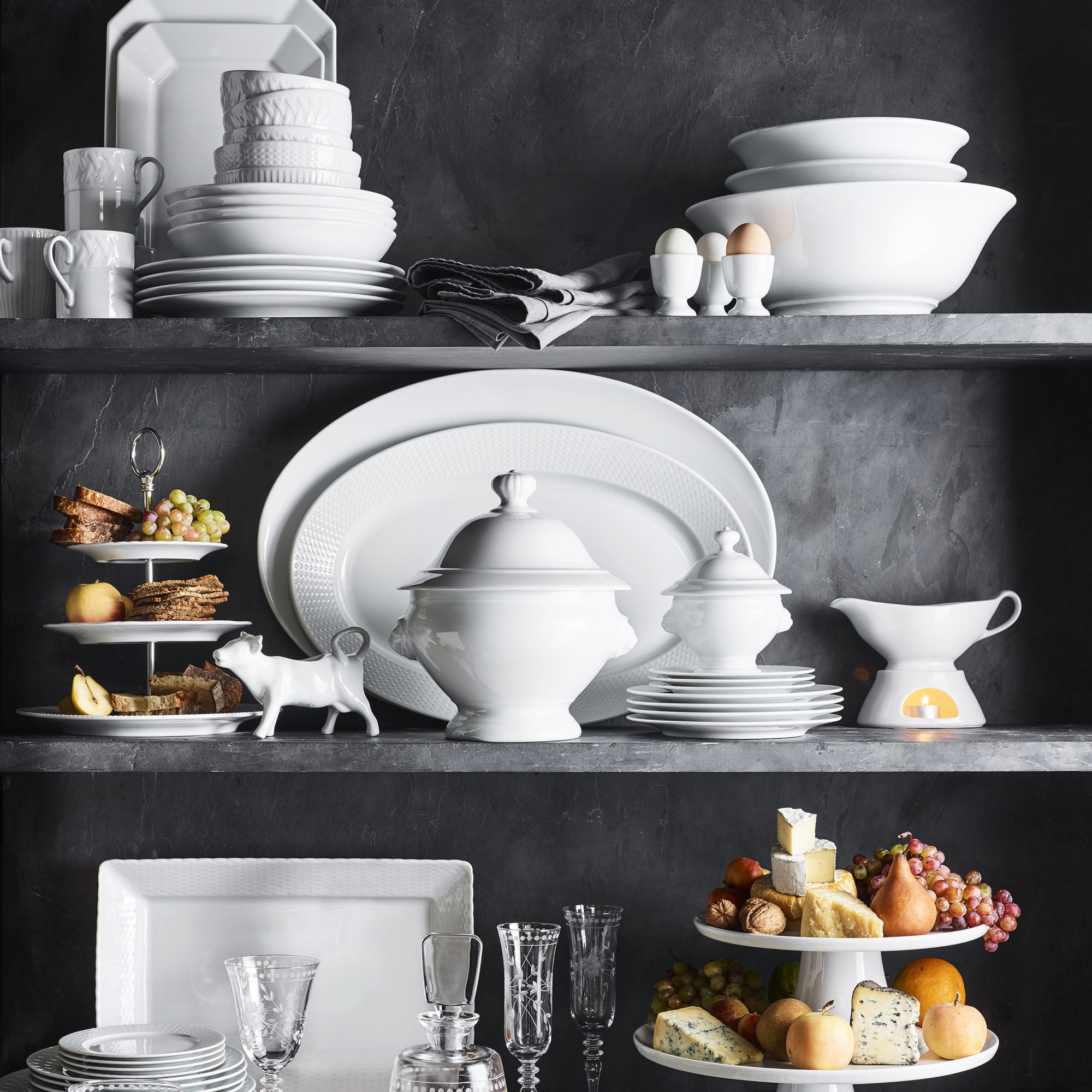 Pillivuyt Porcelain Gravy Boat with Warming Base