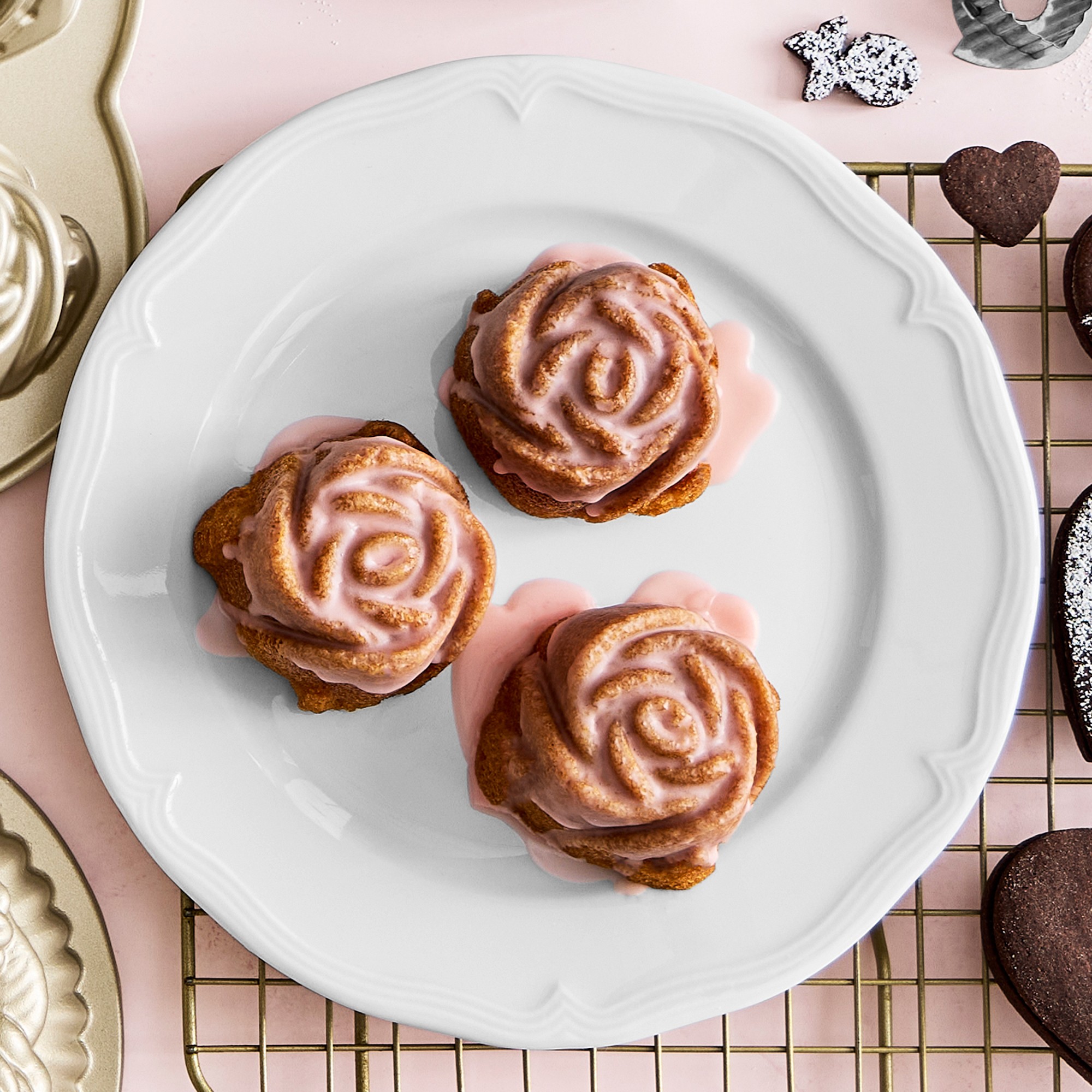 Nordic Ware Nonstick Cast Aluminum Rose Cakelet