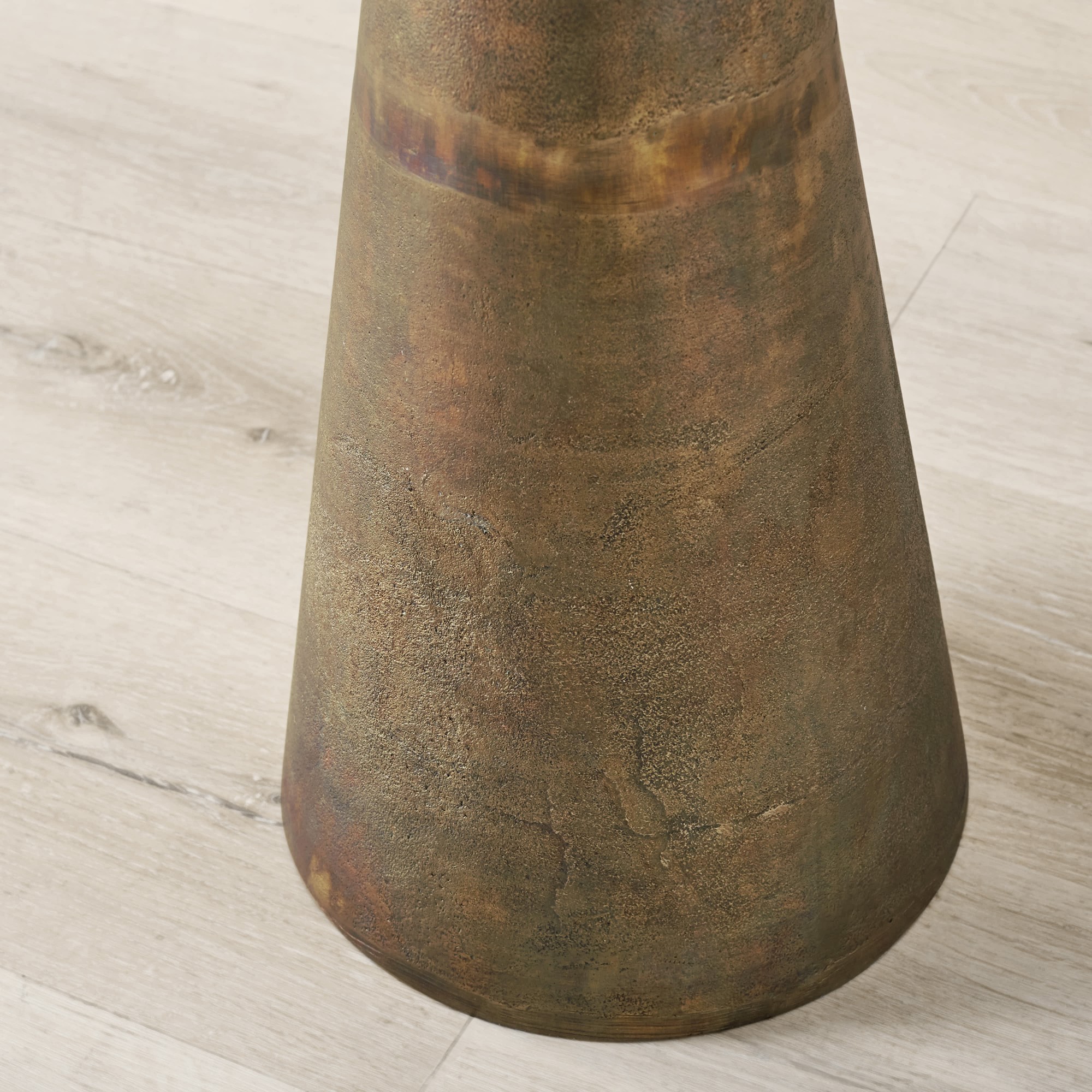 Lark Accent Table (15.5