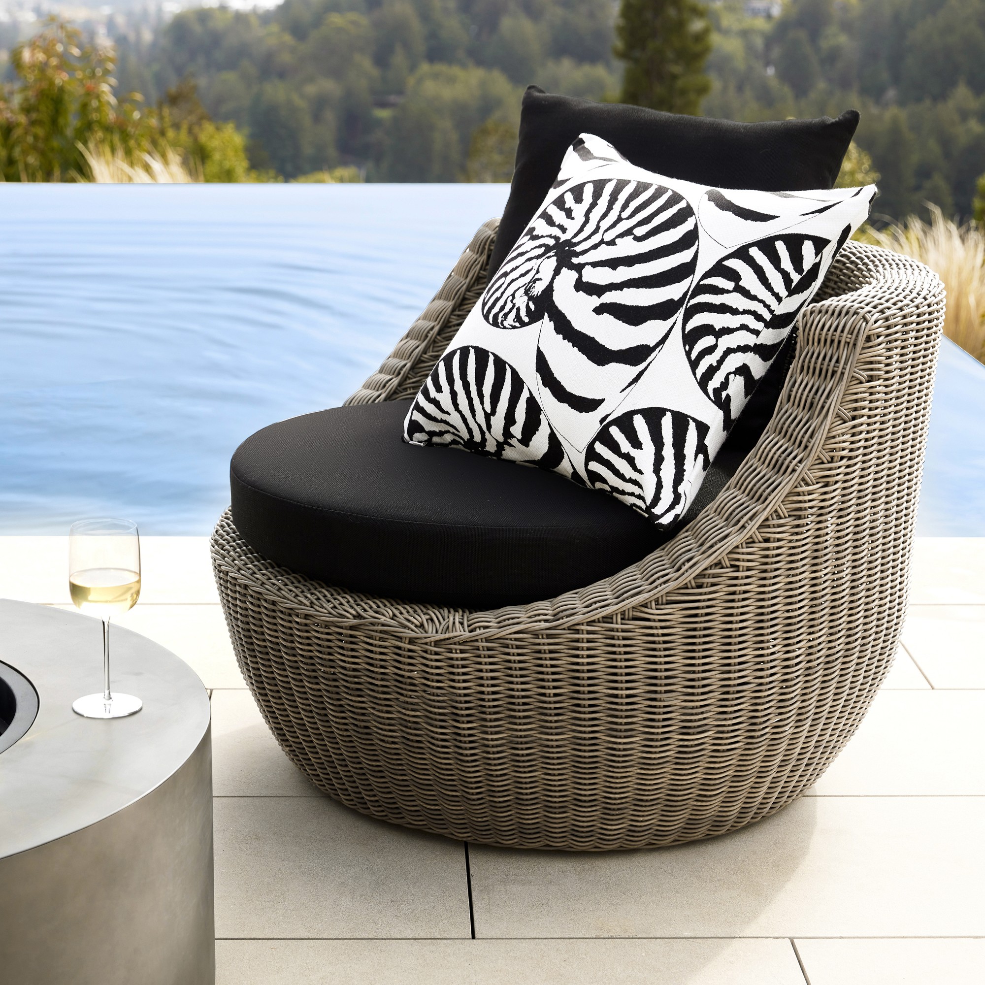 San Clemente Outdoor Curved Swivel Chair