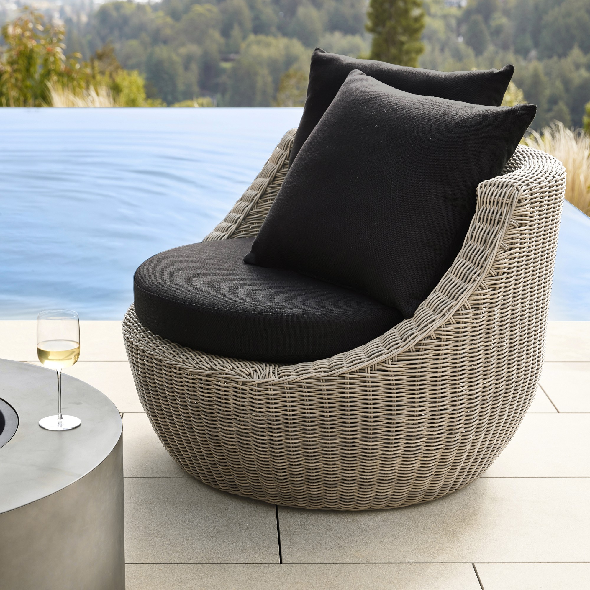 San Clemente Outdoor Curved Swivel Chair
