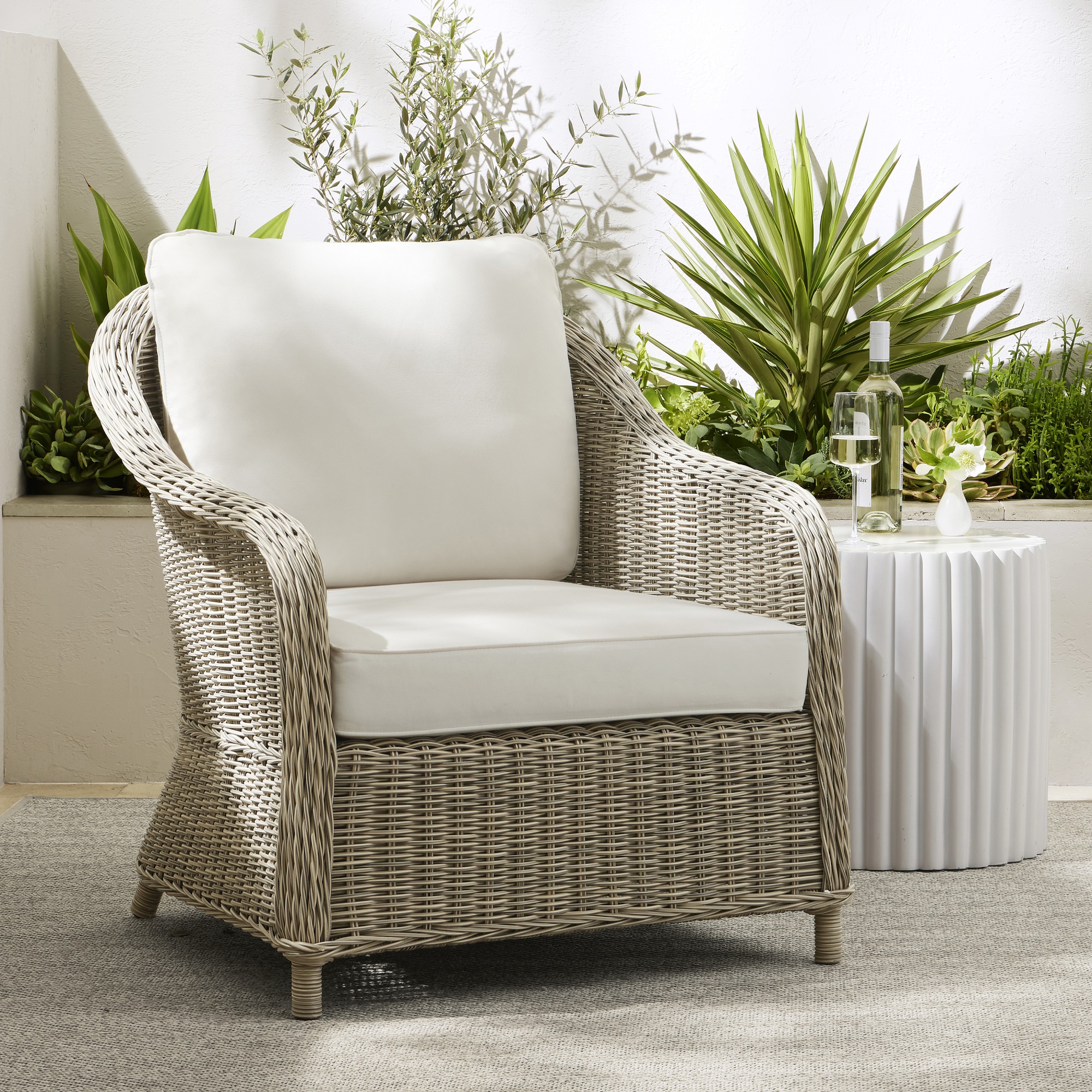 Tropea Fluted Accent Table (18