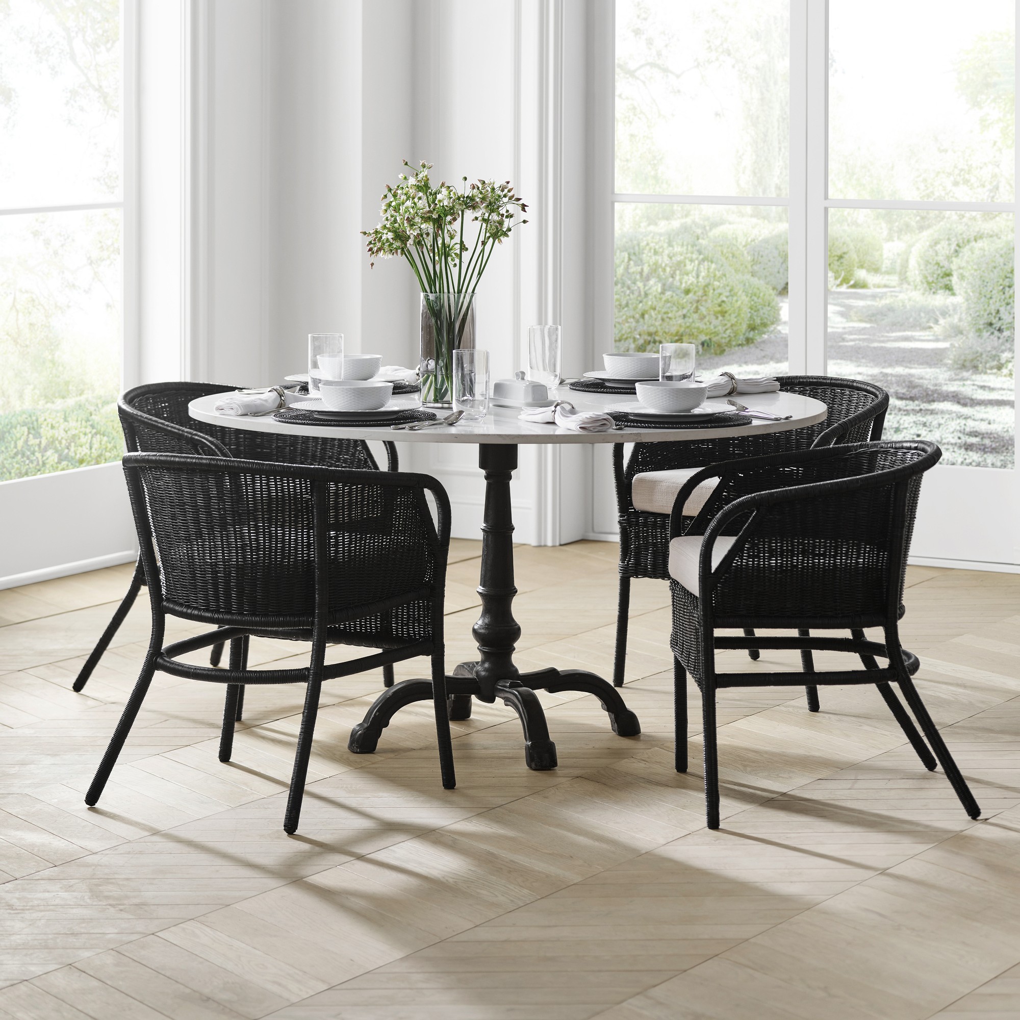 La Coupole Round Iron Bistro Table (42