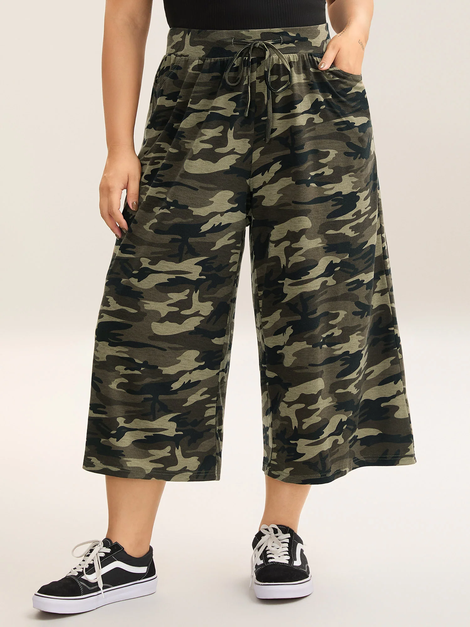Camouflage Print Tie-Waist Wide-Leg Pants