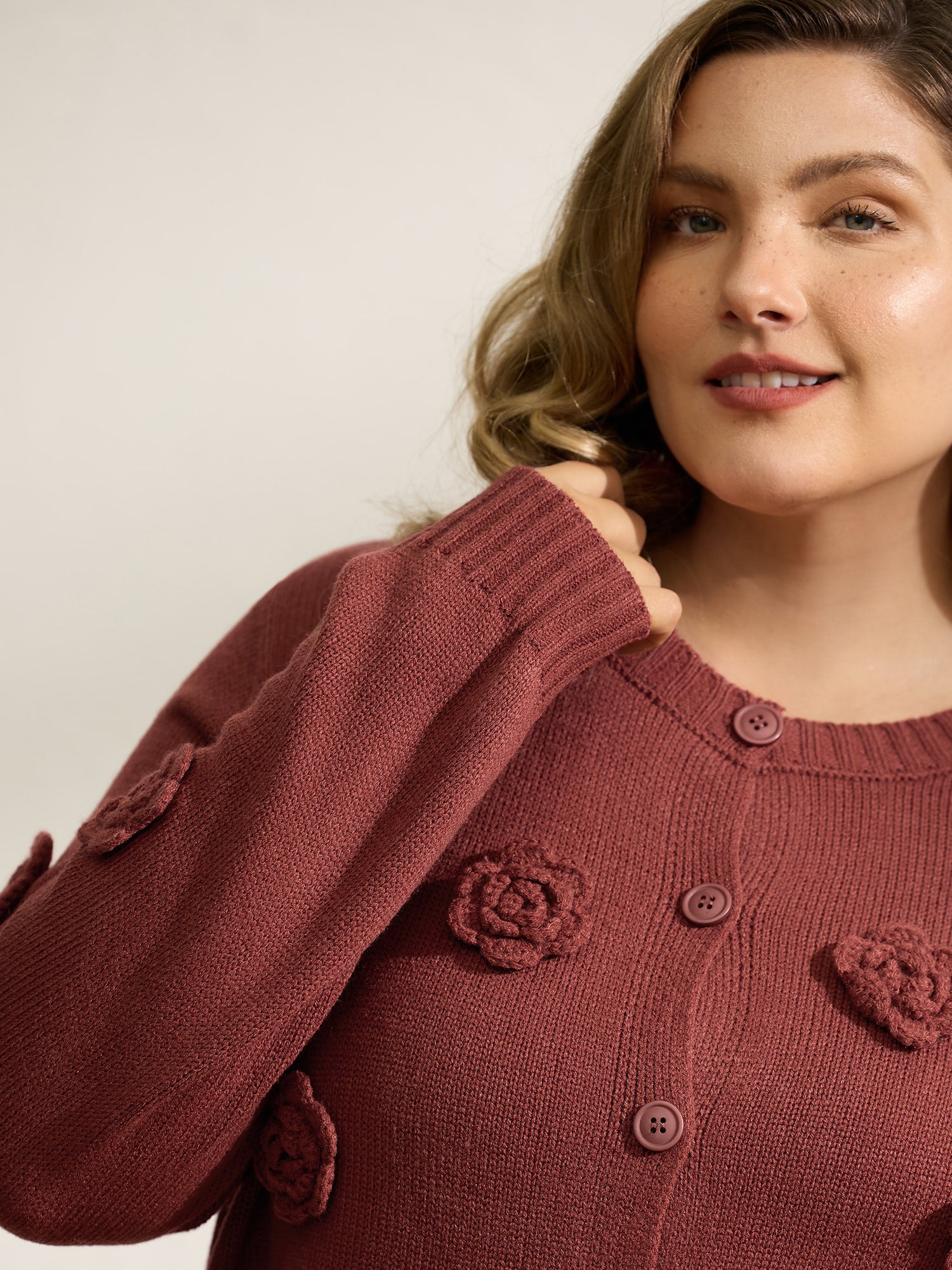 3D Floral Pattern Round Neck Knit Cardigan