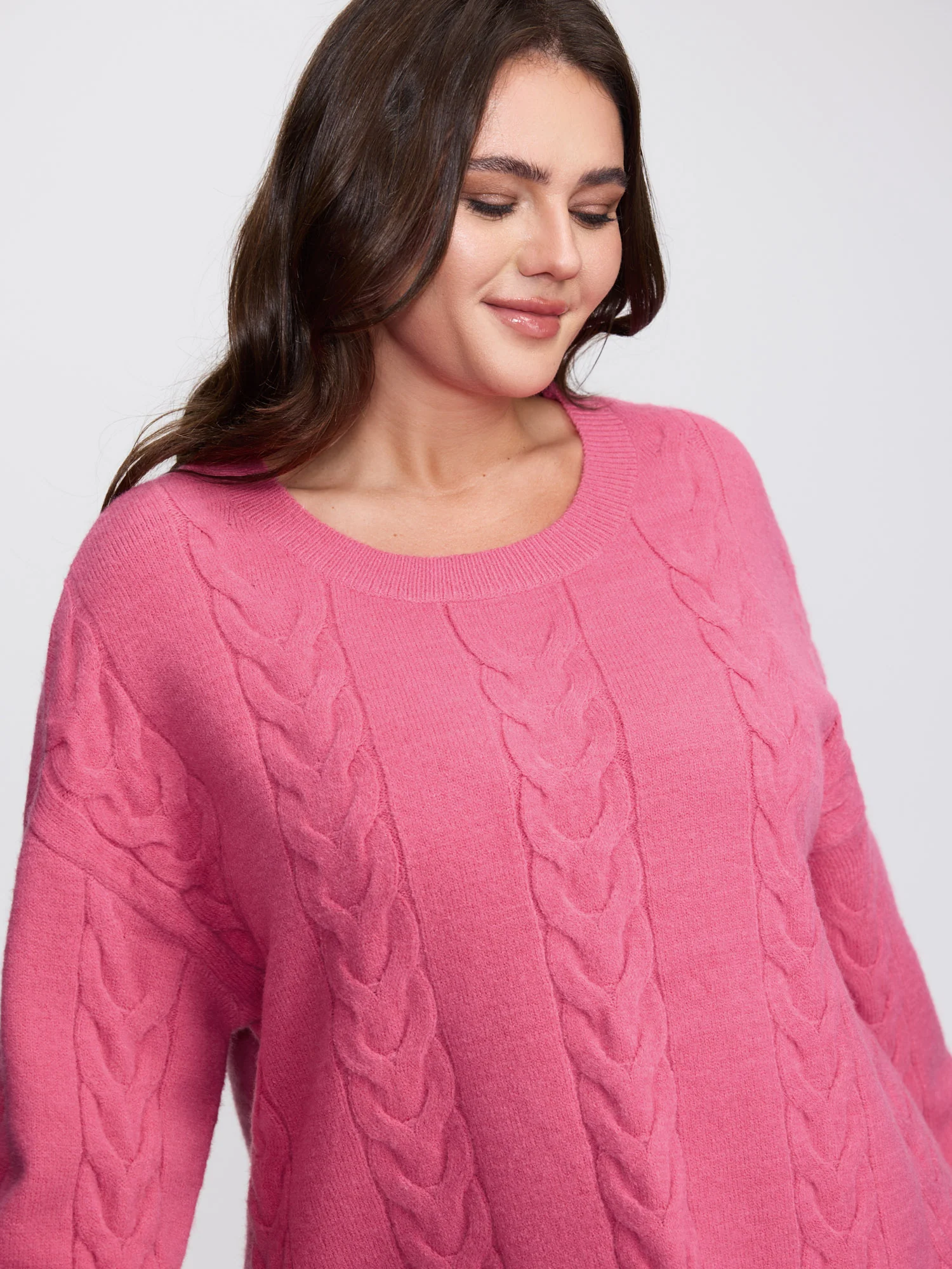Stretch Cableknit Textured Round Neck Pullover
