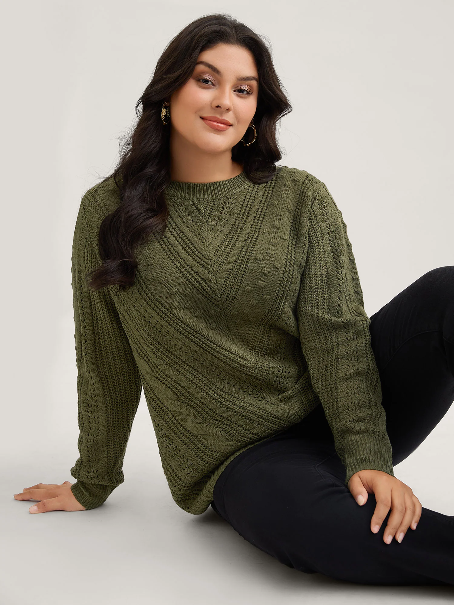 Solid Round Neck Cable Knit Pullover