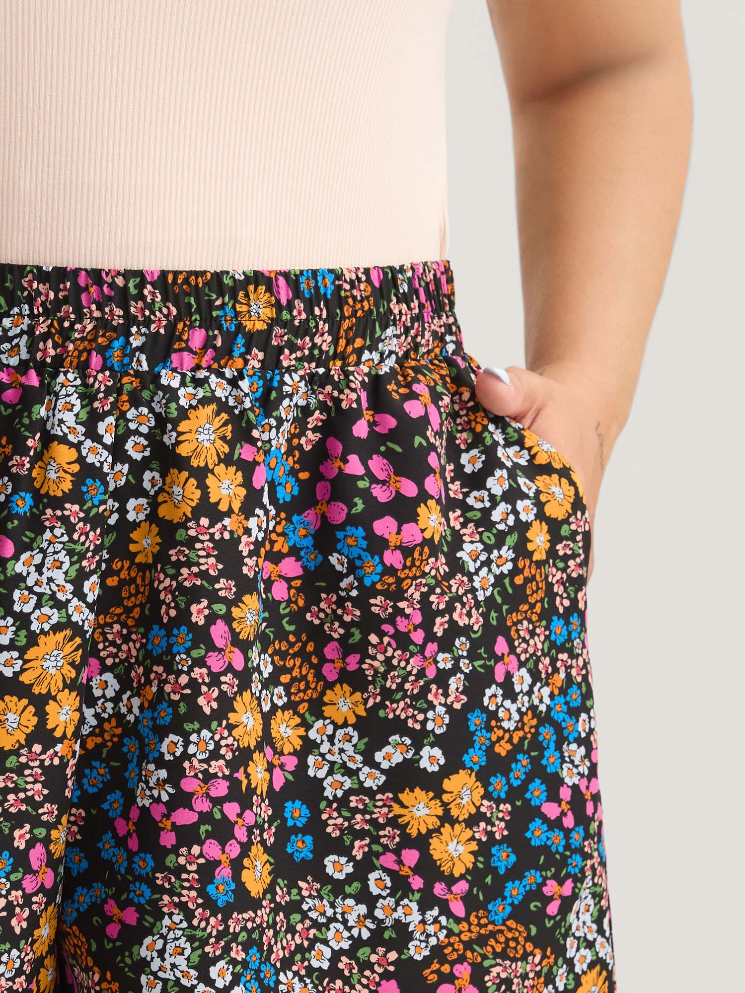 Ditsy Floral Print Stretchy Waist Shorts
