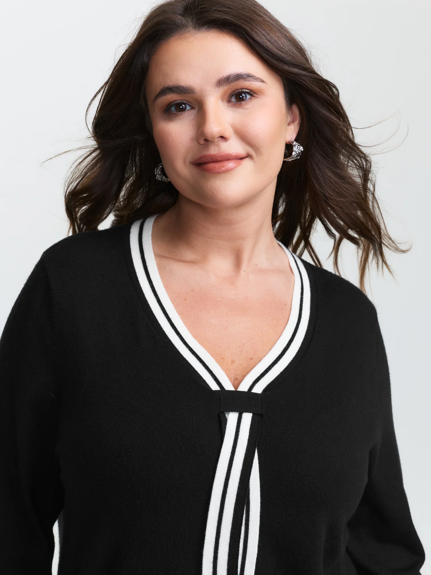 V-Neck Contrast Long Sleeve Pullover