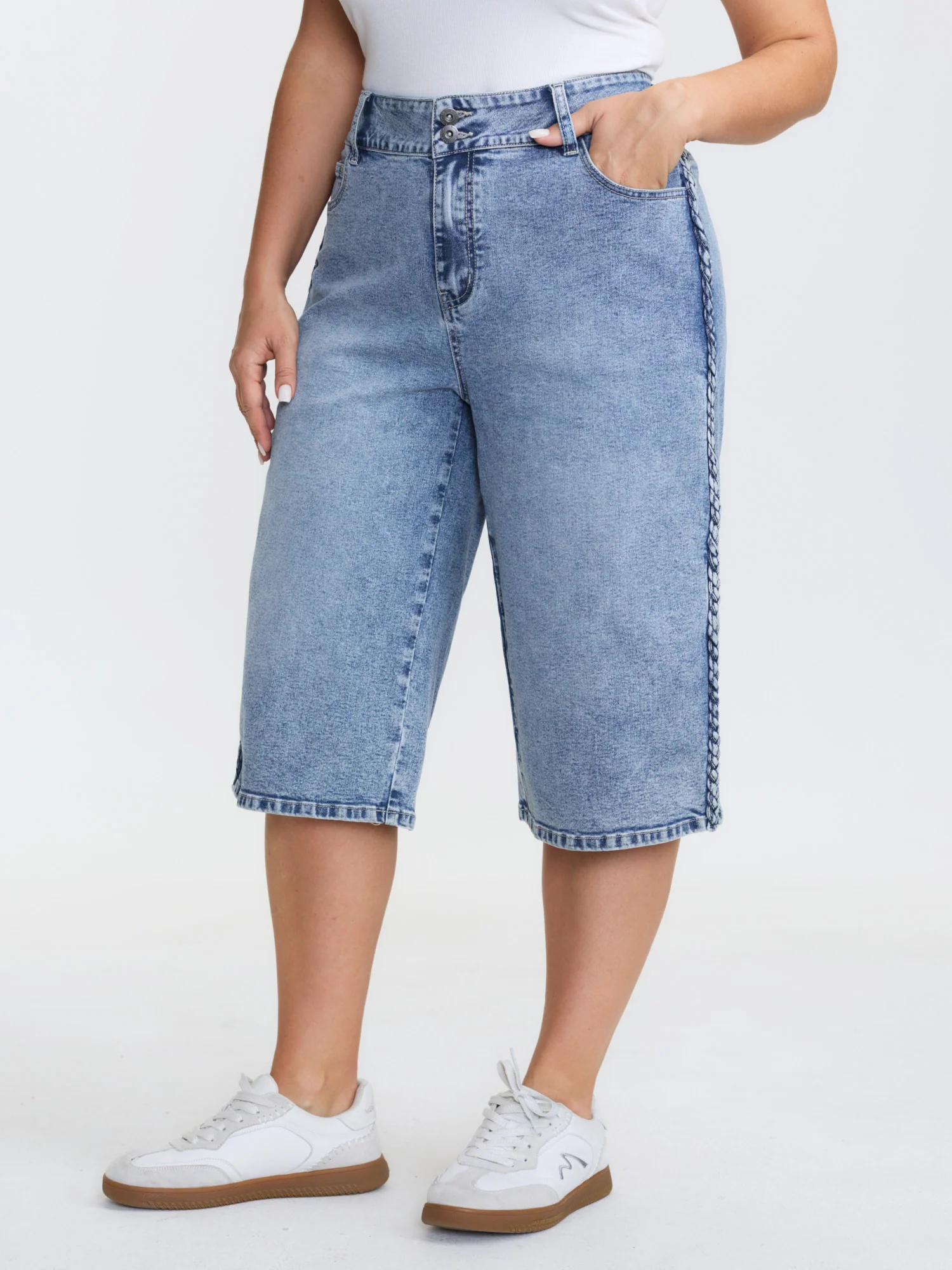 Classic Cut Wide-Leg Crop Jeans