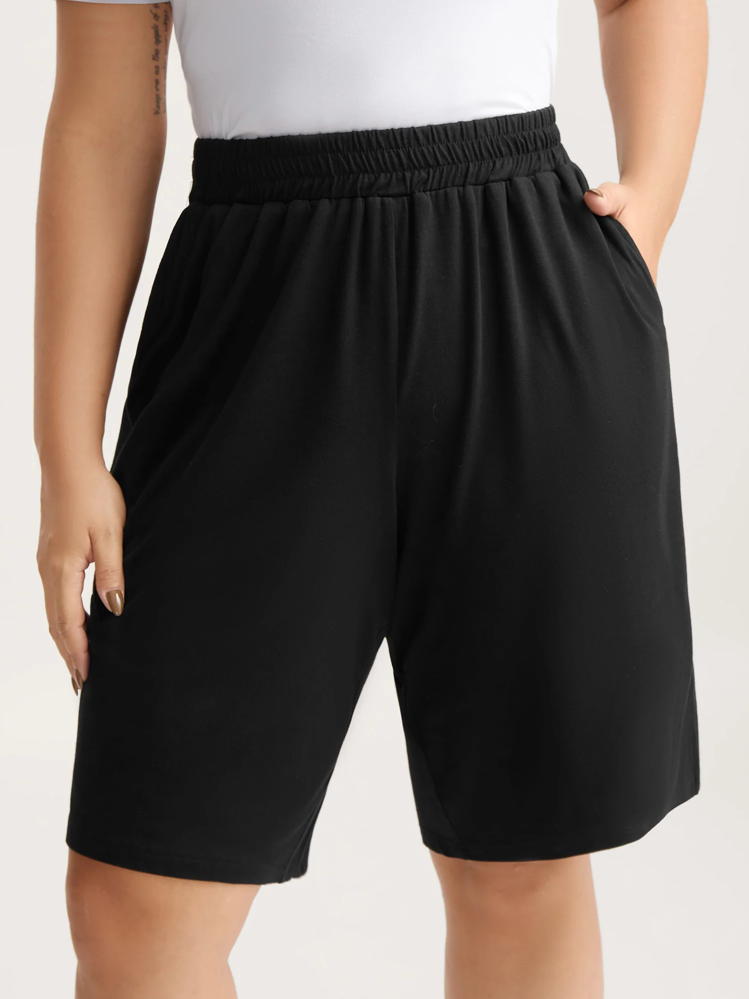 Stretchy Slit Straight-Leg Shorts