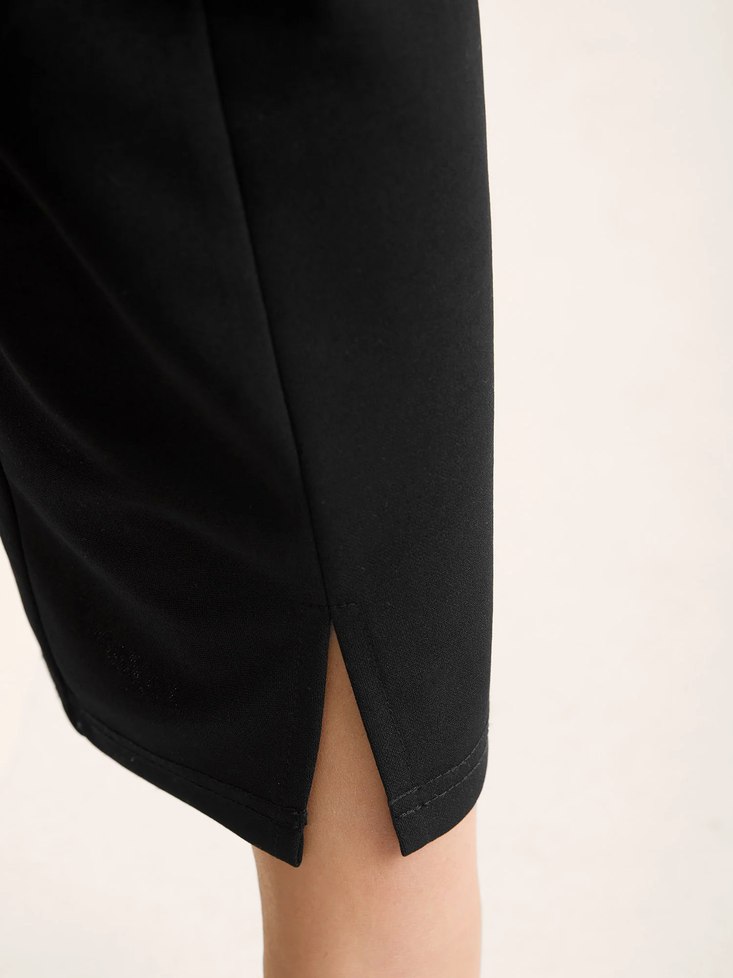 Seamed Split Hem Straight-Leg Pants