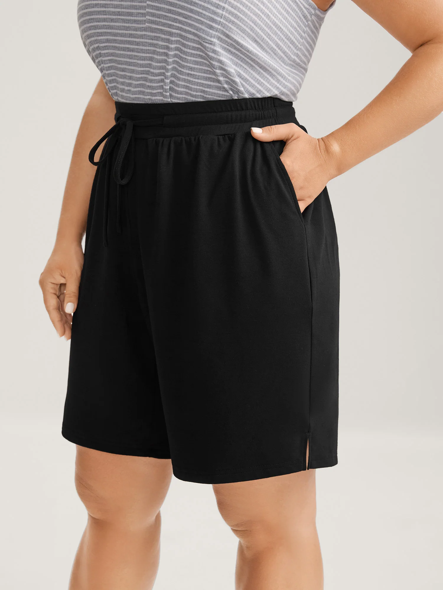 Stretchy Slit Drawstring Straight-Leg Shorts