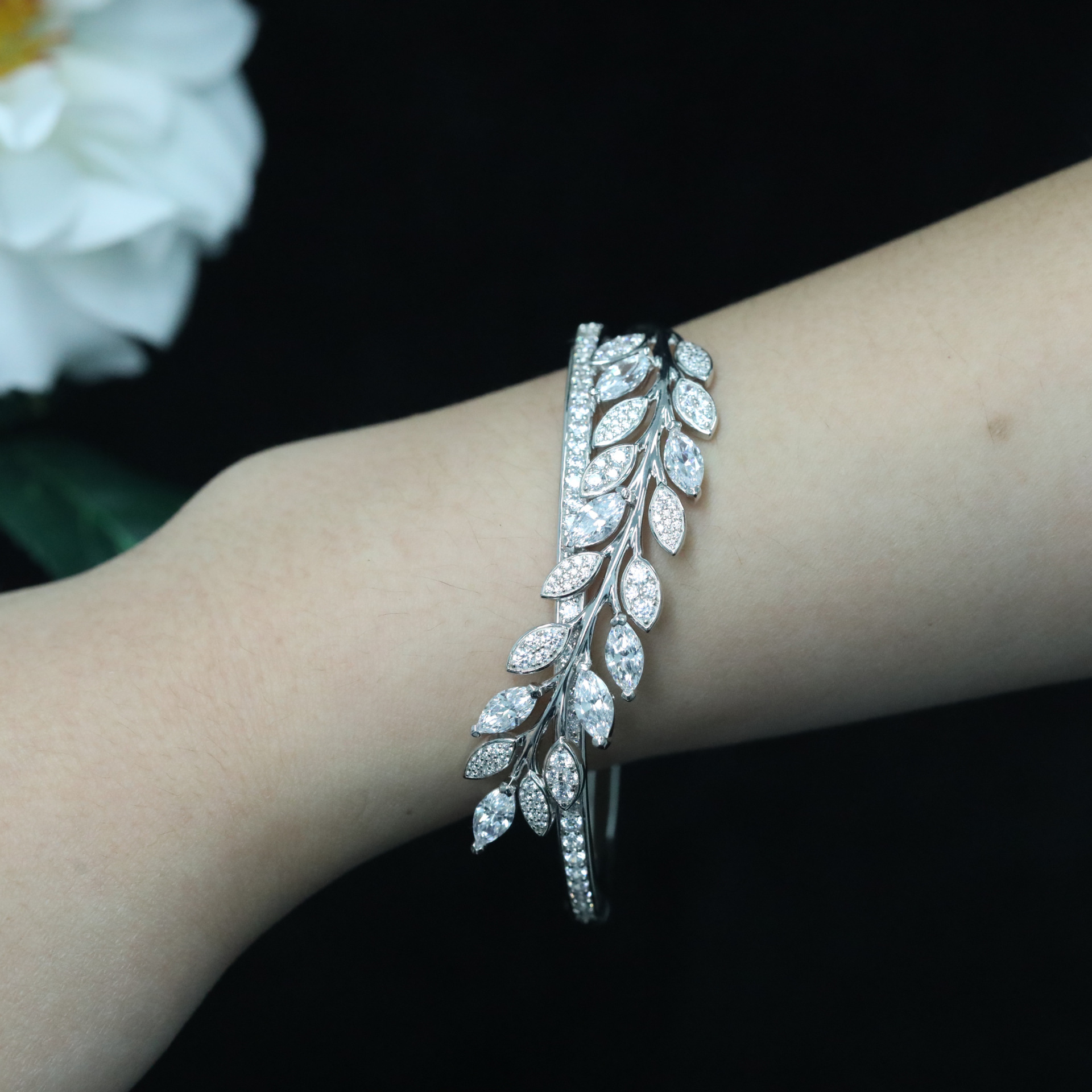925 Silver Gold-Plated High Carbon Diamond Bracelet – Elegant & Sparkling Design