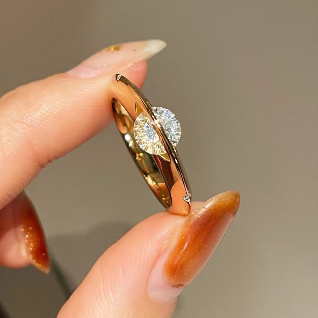 925 Silver Gold-Plated Movable Star Ring with High Carbon Diamond – Elegant Women’s Jewelry