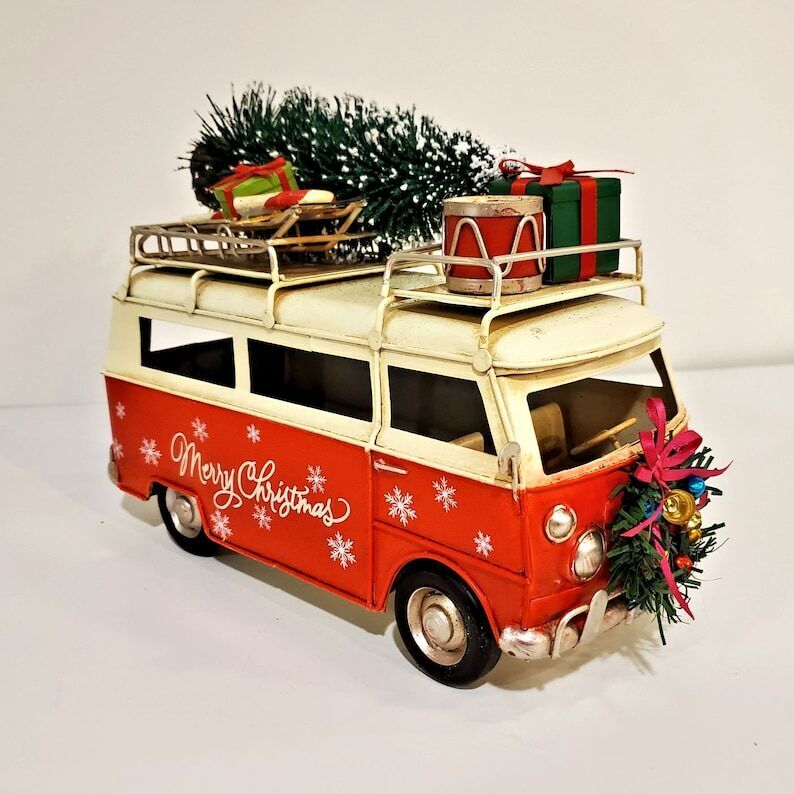 1970a s Inspired Christmas Bus with Wreath & Gifts