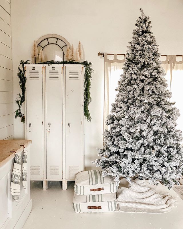 10′ Artificial Christmas Tree with 750 Warm White LED Lights