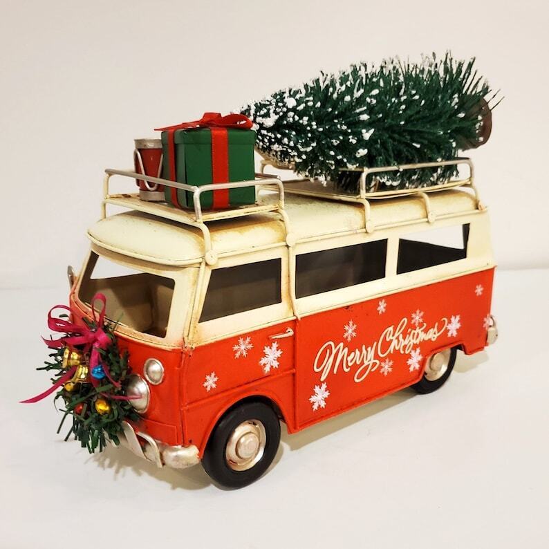 1970a s Inspired Christmas Bus with Wreath & Gifts