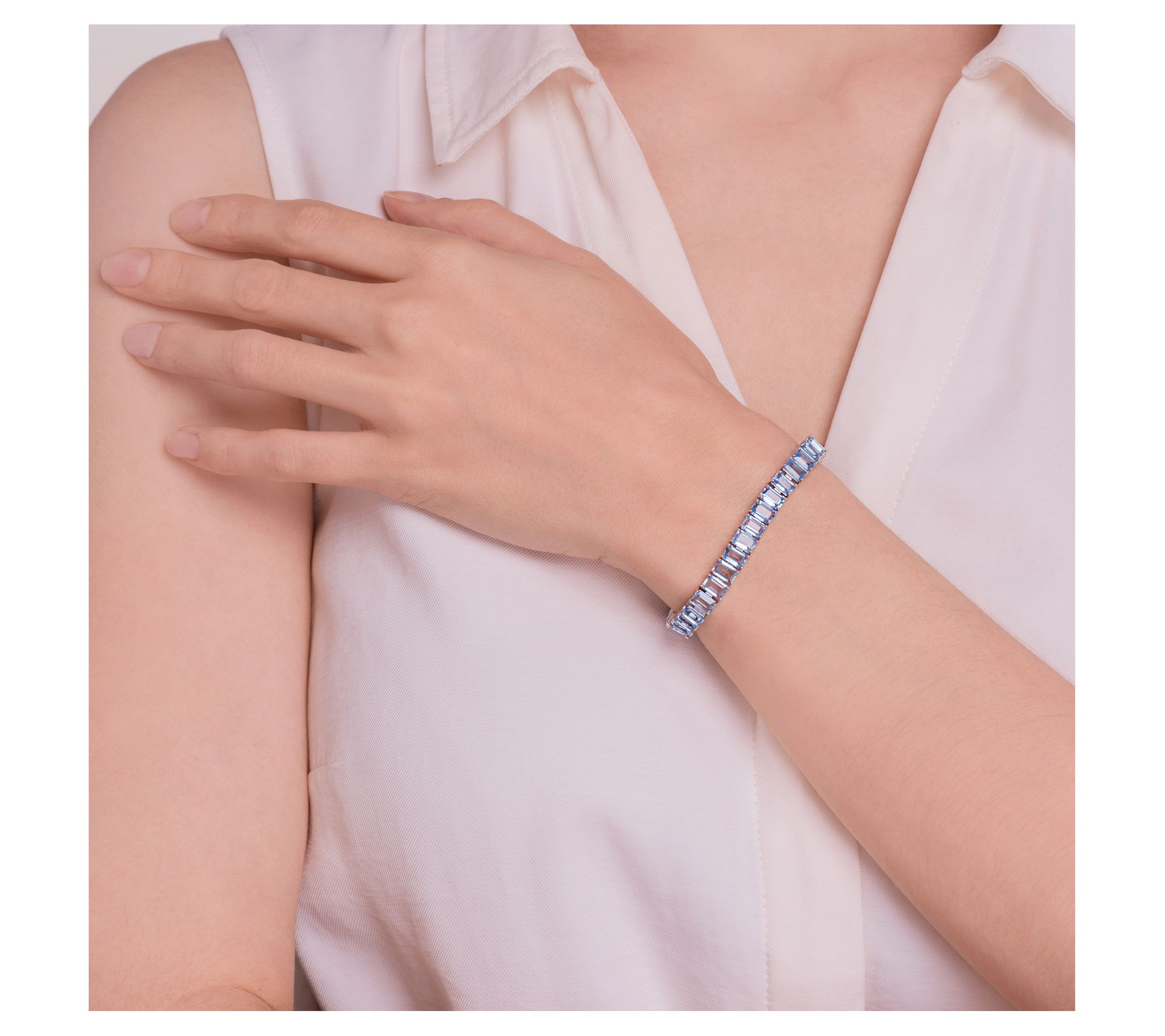 Affinity Gems 25.75 cttw Blue Topaz Tennis Bracelet, Sterling