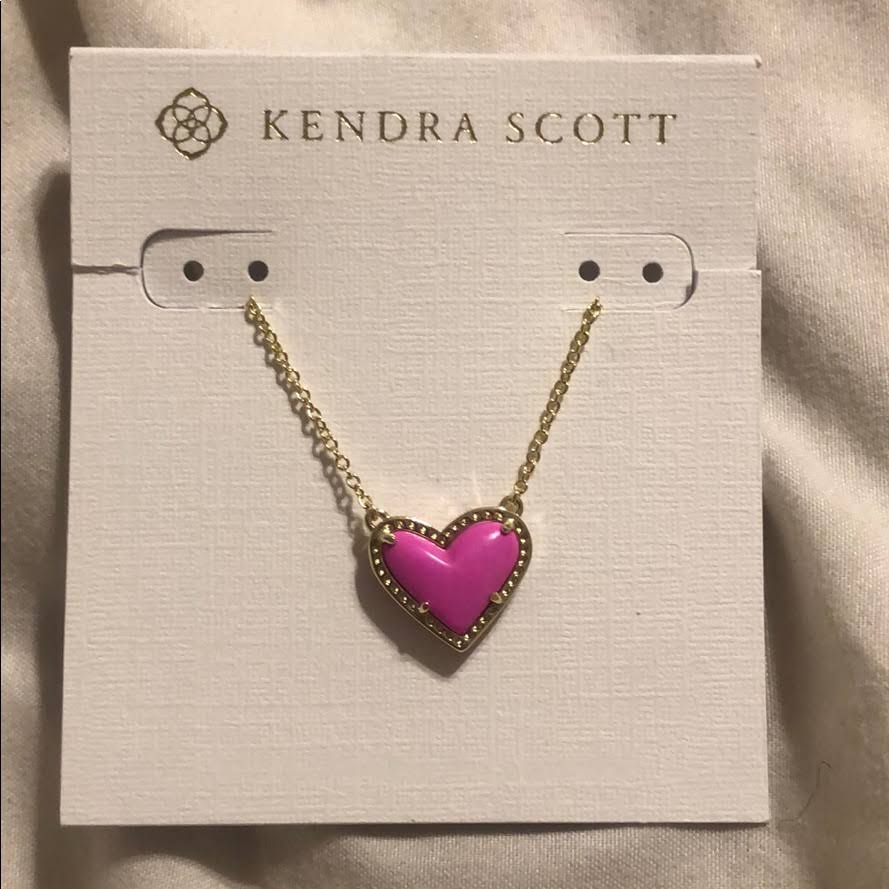 Kendra Scott Ari Heart Gold Short Pendant Necklace - Magenta Magnesite