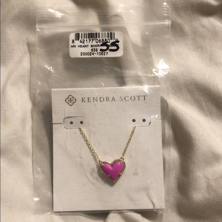 Kendra Scott Ari Heart Gold Short Pendant Necklace - Magenta Magnesite