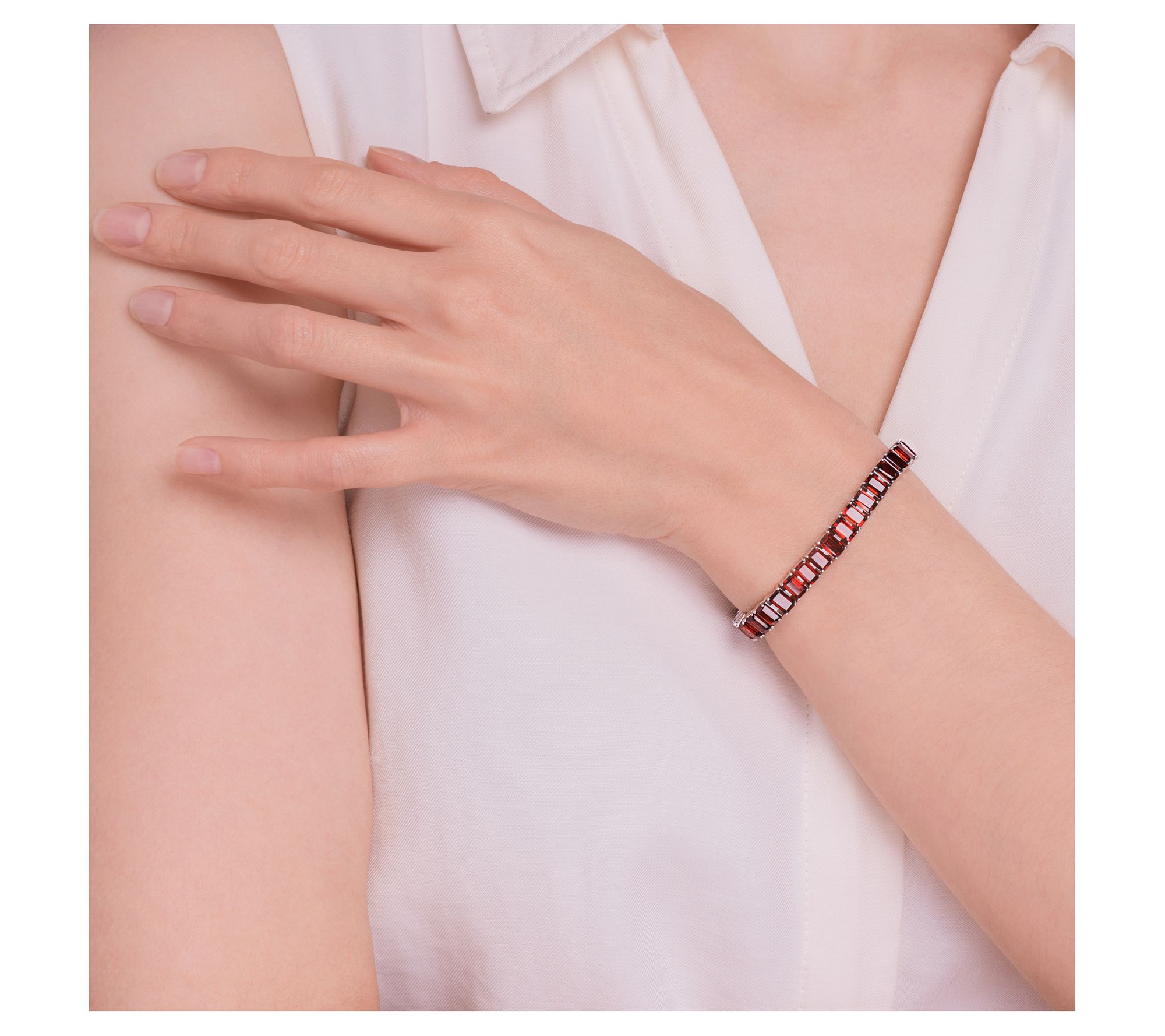 Affinity Gems 25.70 cttw Garnet Tennis Bracelet, Sterling