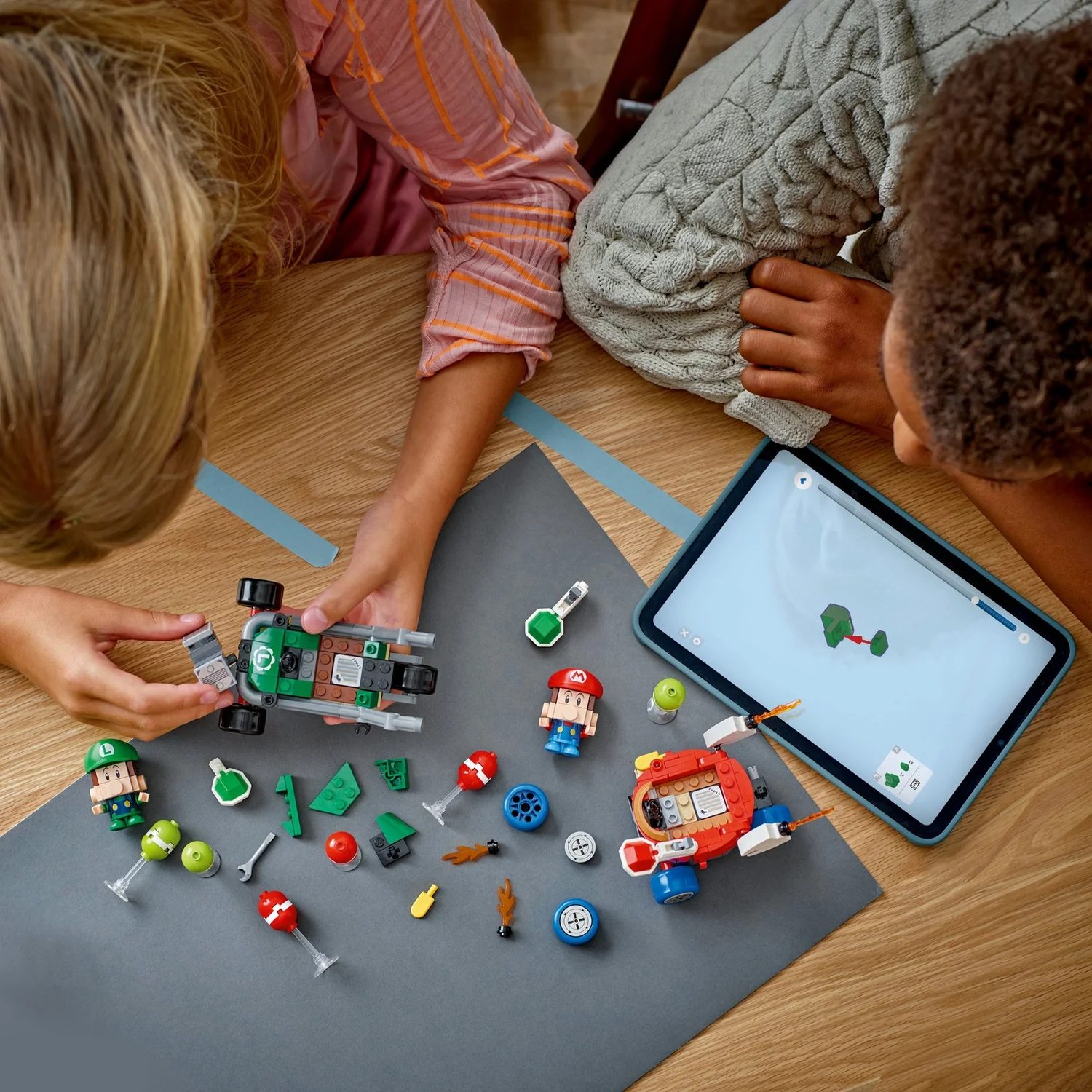 LEGO Super Mario: Mario Kart – Baby Mario vs. Baby Luigi 72034