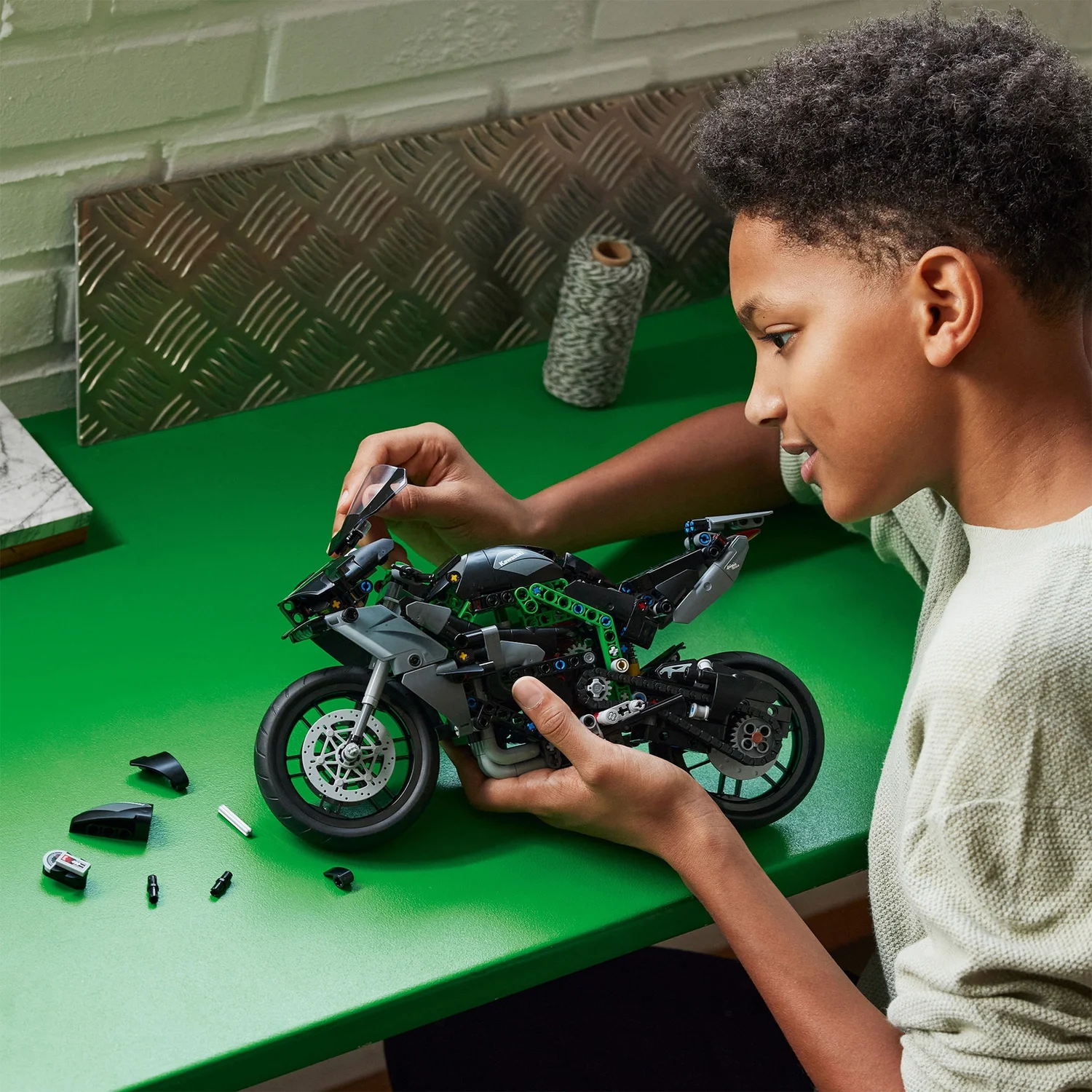 LEGO Technic Kawasaki Ninja H2R Motorcycle Toy Gift Model 42170