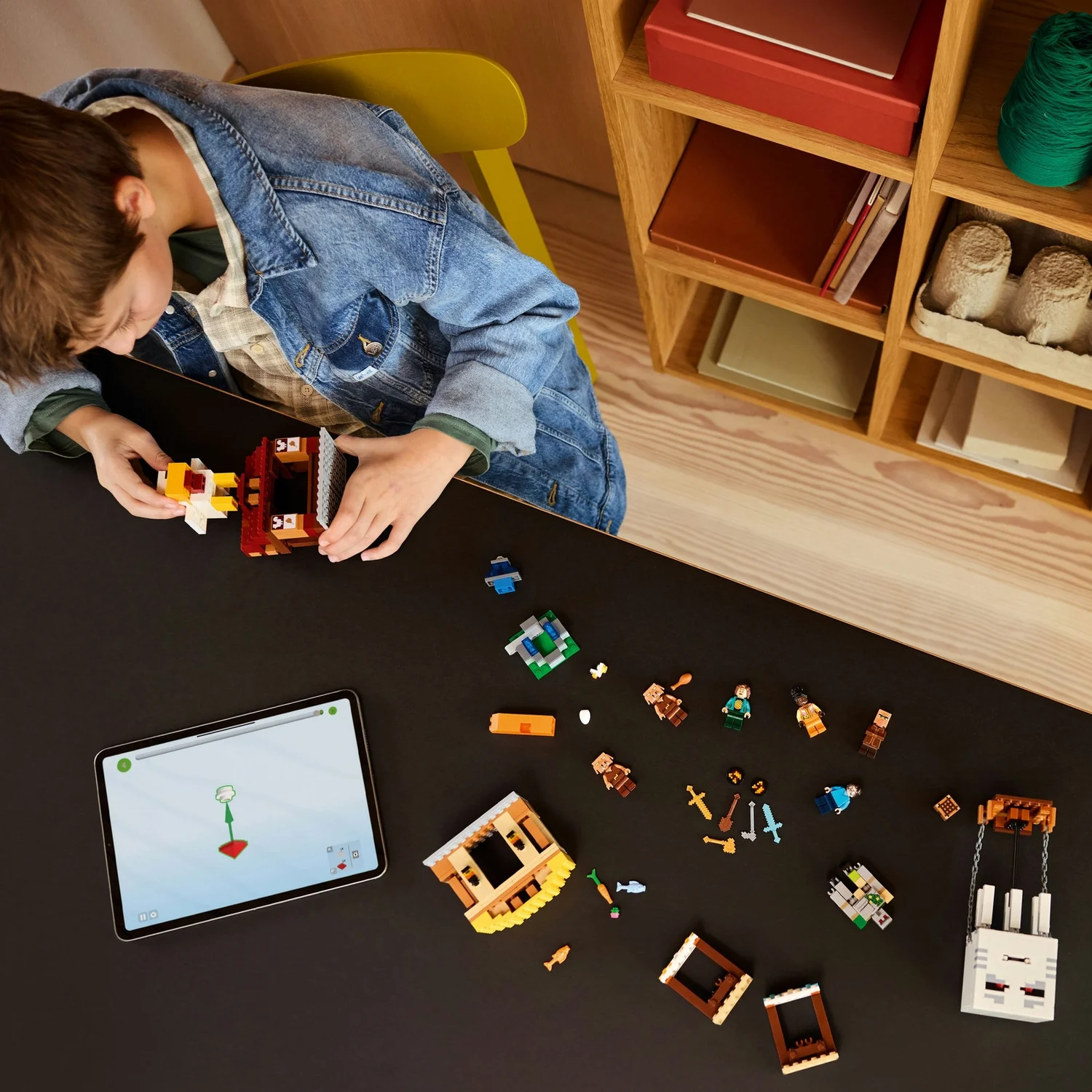 LEGO Minecraft The Ghast Balloon Village Attack Toy 21273