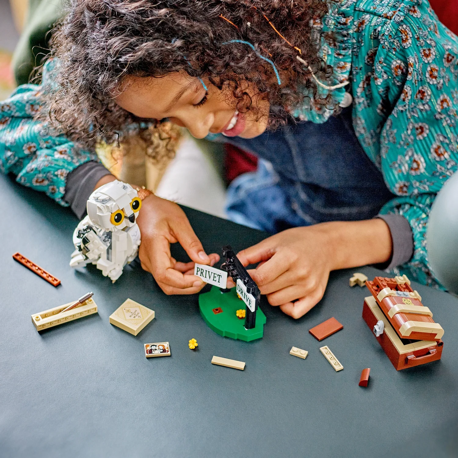 LEGO Harry Potter Hedwig at 4 Privet Drive Fantasy Toy for Kids 76425