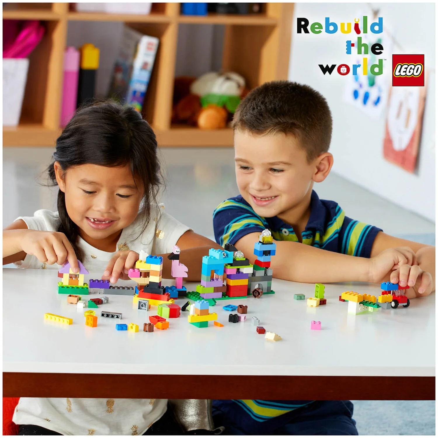 LEGO Classic: Creative Suitcase Building Bricks (10713)