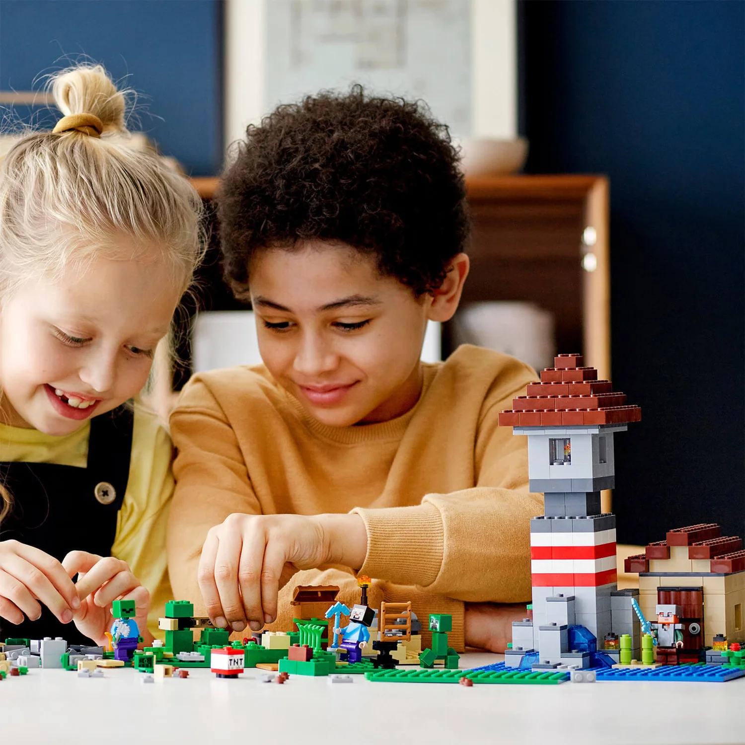 LEGO Minecraft: The Crafting Box 3.0 Fortress Farm Set (21161)