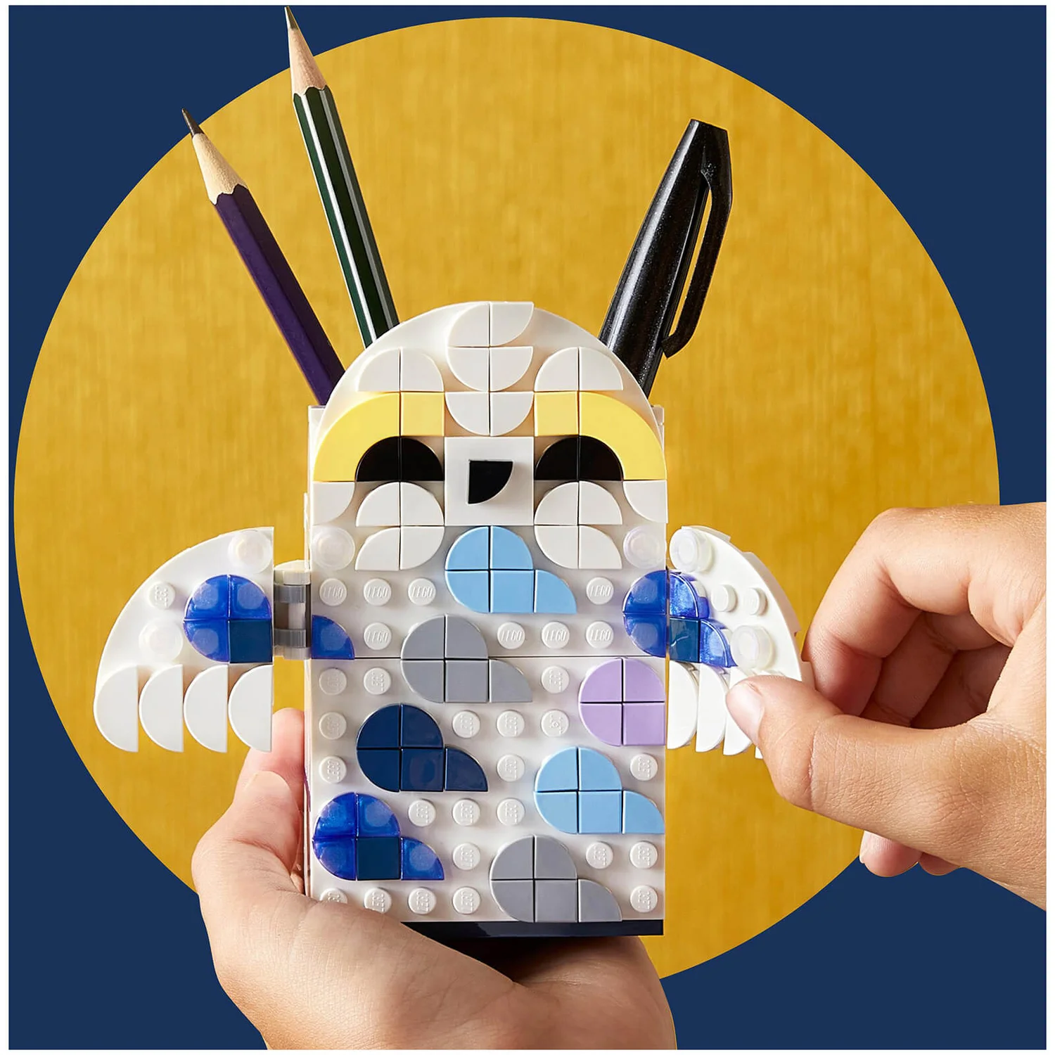 LEGO DOTS: Hedwig™ Pencil Holder (41809)