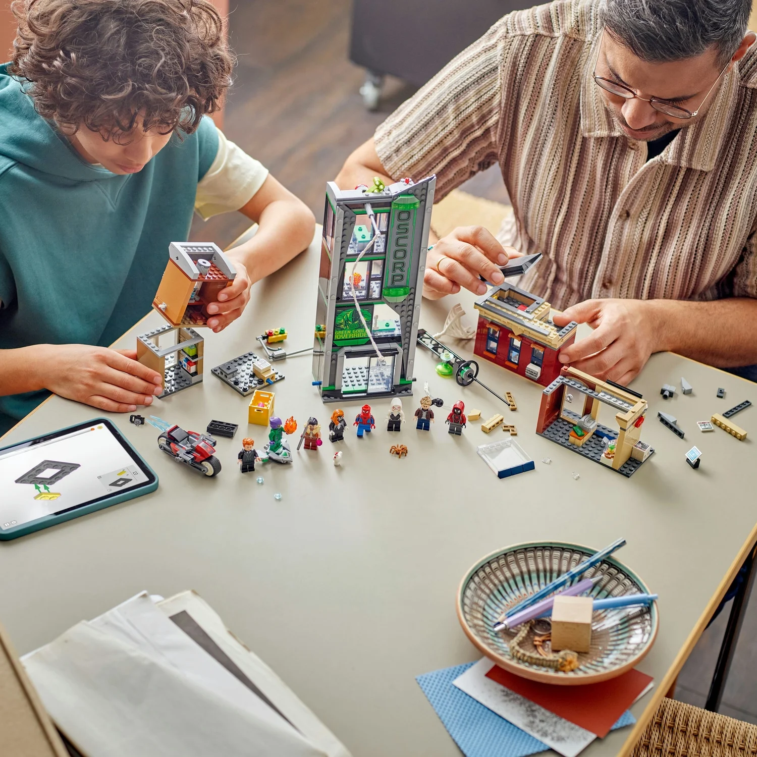 LEGO® | Marvel Spider-Man vs. Oscorp, Kids’ Super Hero Building Kit 76324