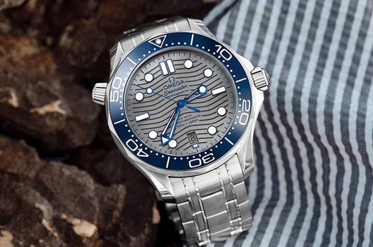 Omega's popular seahorse diving 300 meters guide